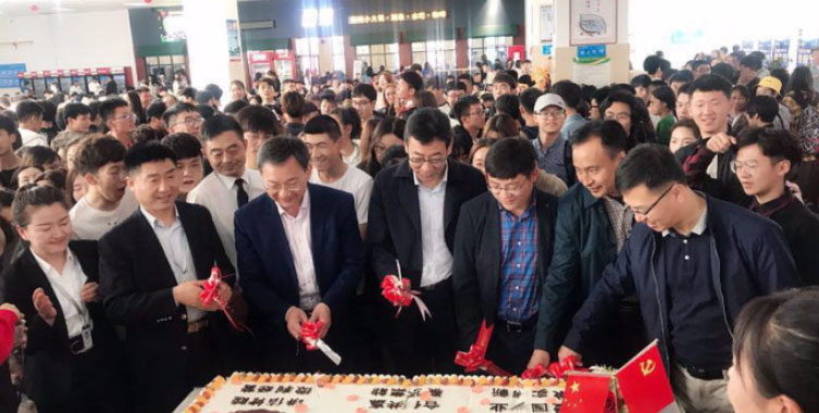 公司長(cháng)春工業大學(xué)分店美食節活動現場